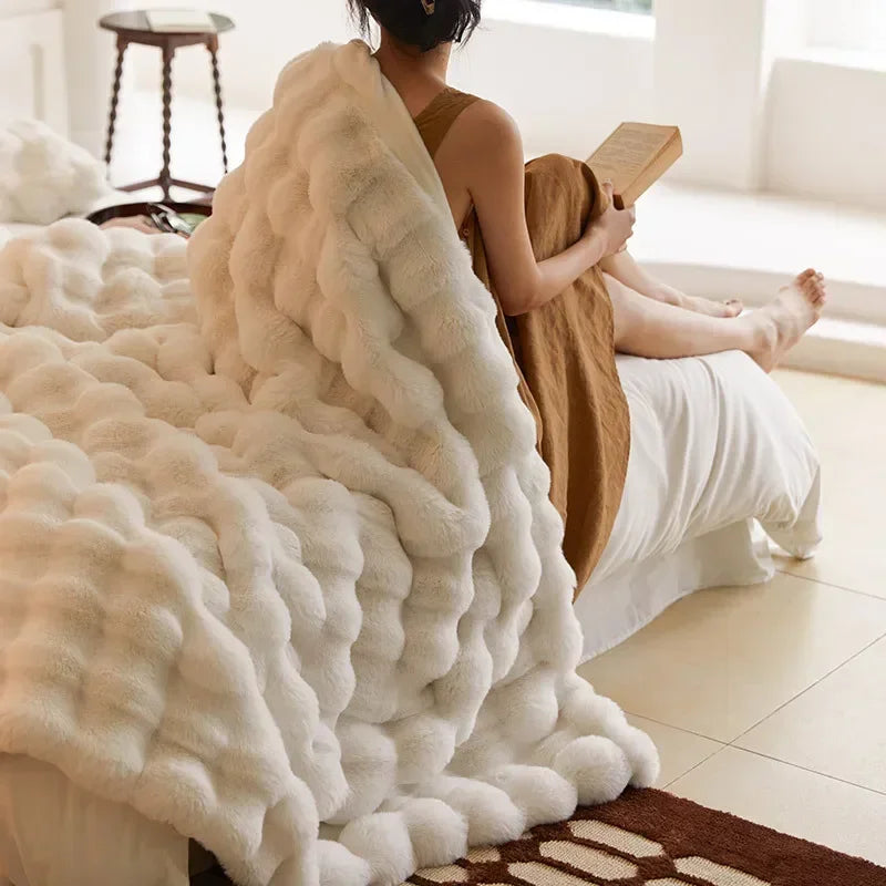 Luxurious Plush Blanket: Super Soft and Warm Throw for Bed, Sofa, or Couch