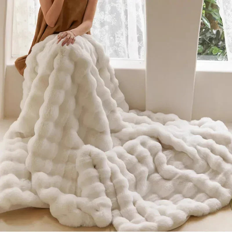 Luxurious Plush Blanket: Super Soft and Warm Throw for Bed, Sofa, or Couch